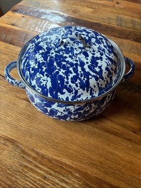 Golden Rabbit 4 Qt Cobalt Swirl enamel dutch oven NWT